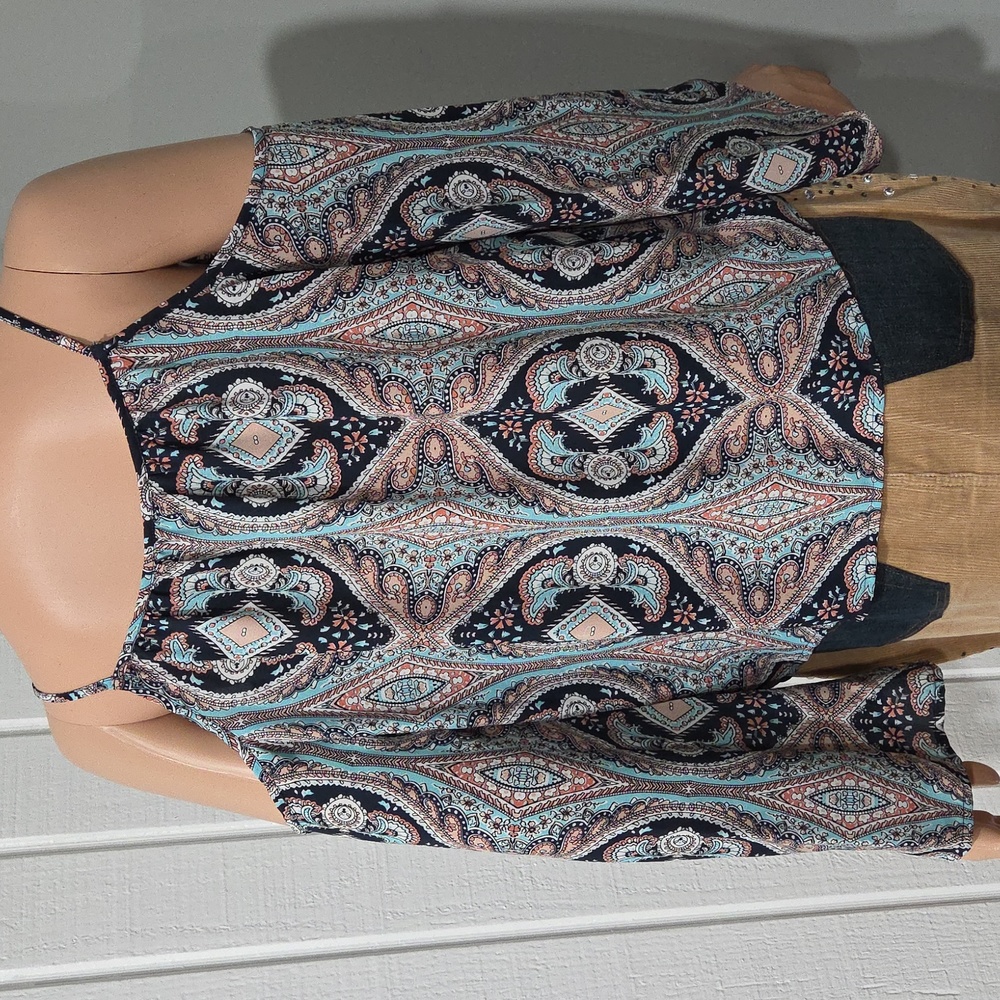 Design Lab Cold Shoulder Top - Picture 5 of 5